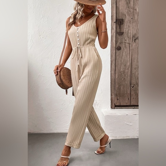 Sleeveless Jumpsuit with Pockets - Picture 5 of 5